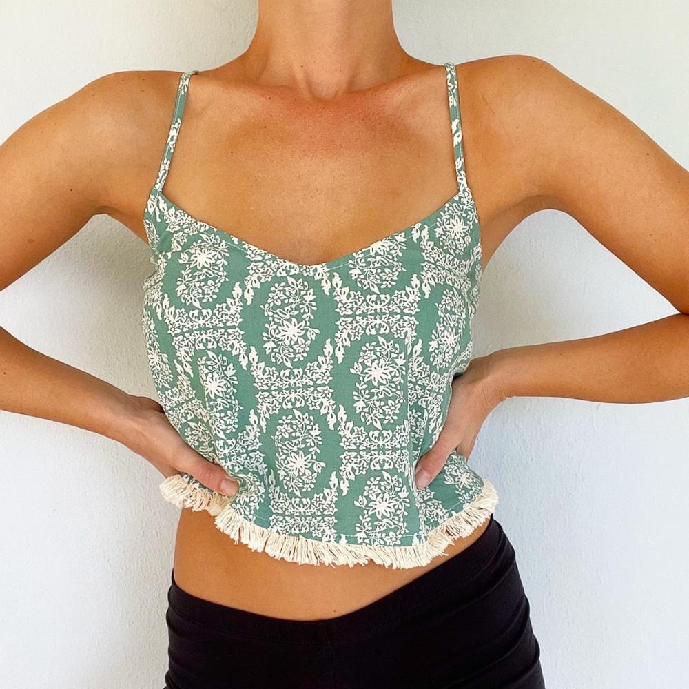 LuLu’s mint green floral cropped spaghetti strap tank top size small